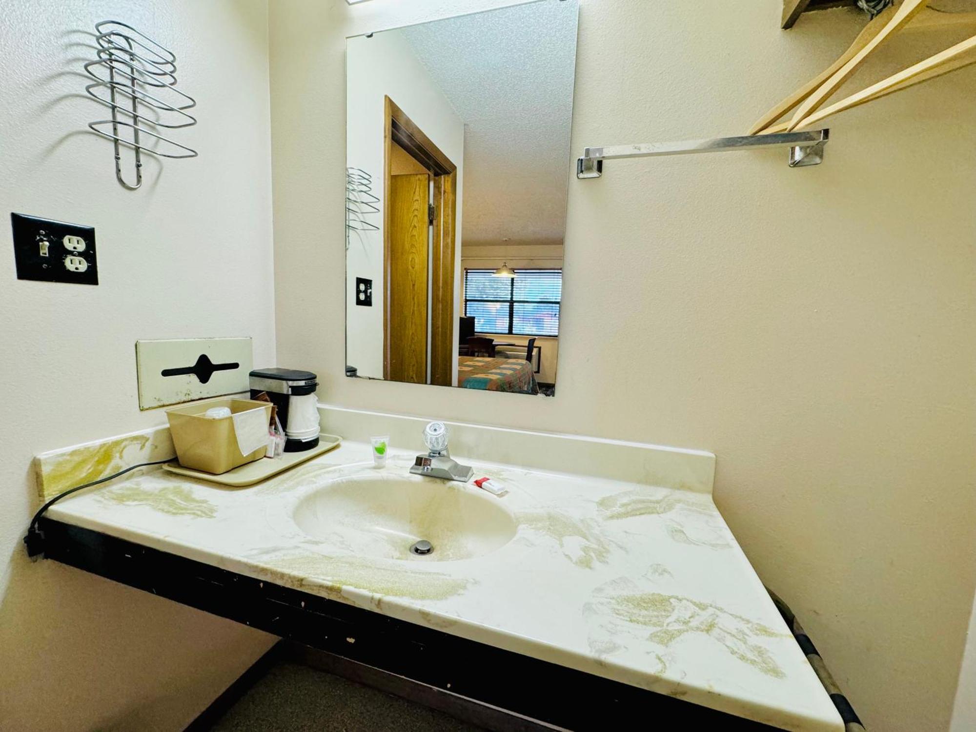 Americas Best Value Inn Jay エクステリア 写真
